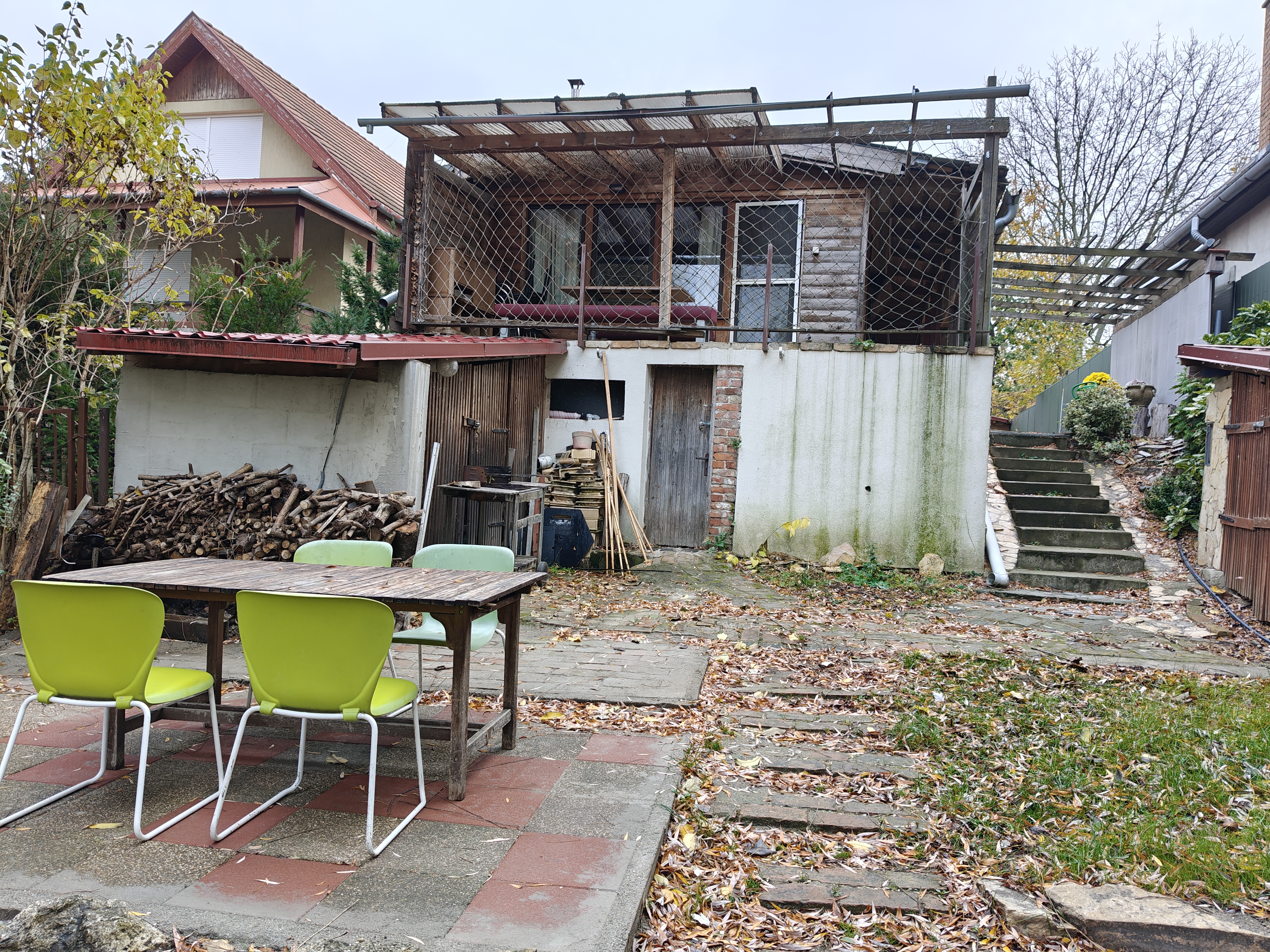 A ház a vízpart felől