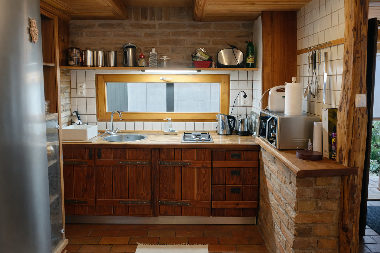 konyha a kiadó ház nappalija felől