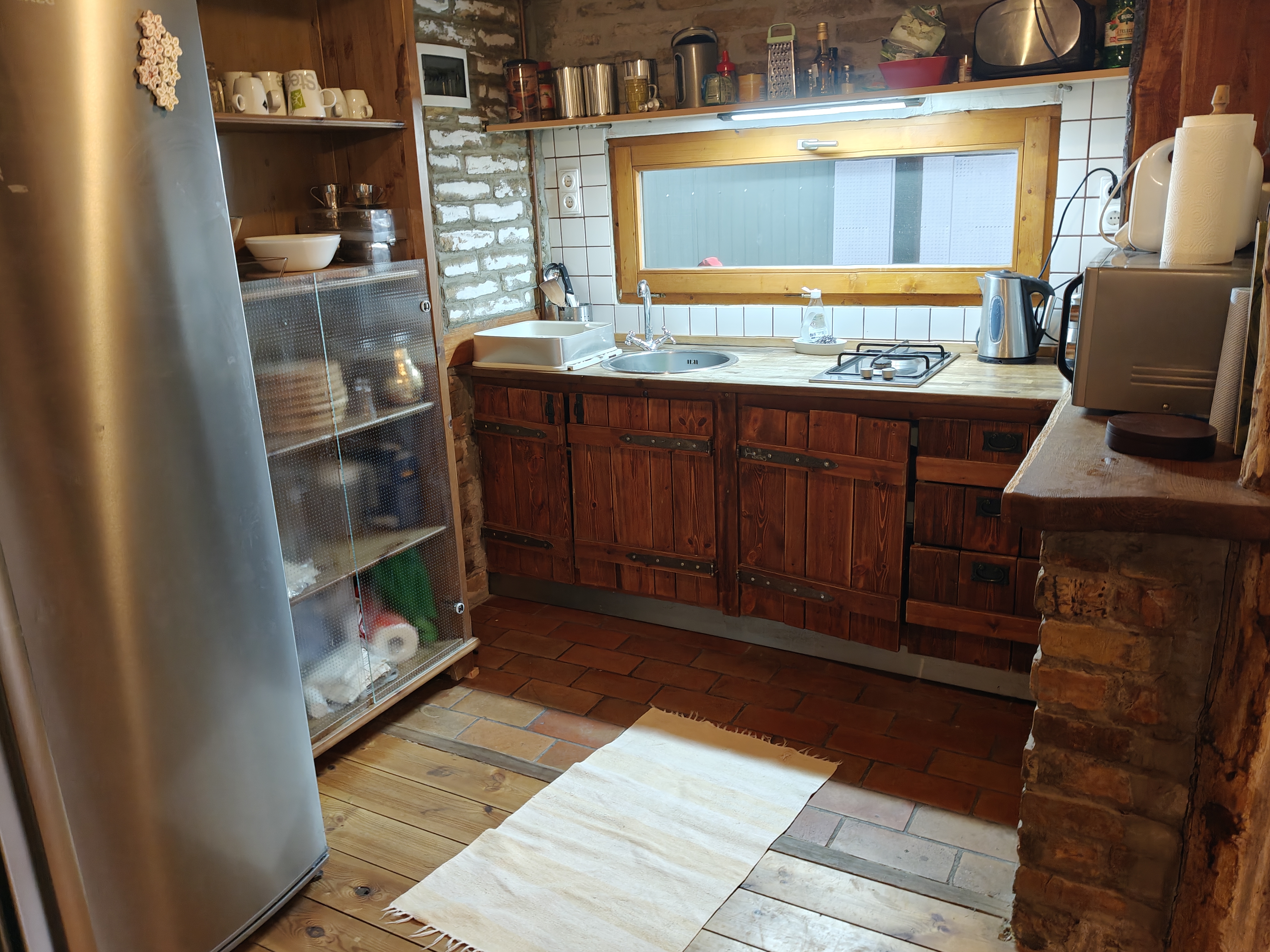 konyha a kiadó ház nappalija felől